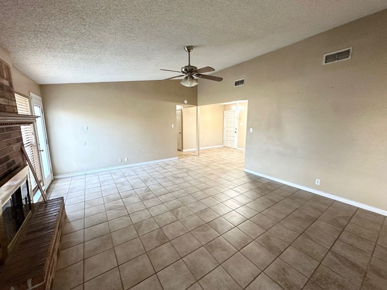 501 S Bentwood Dr - Photo 3 of 9