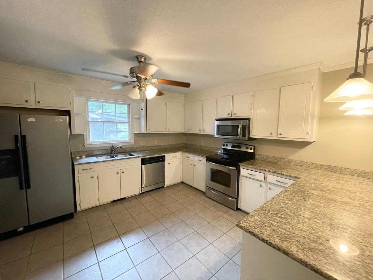 1327 Sunnyside Dr - Photo 5 of 15