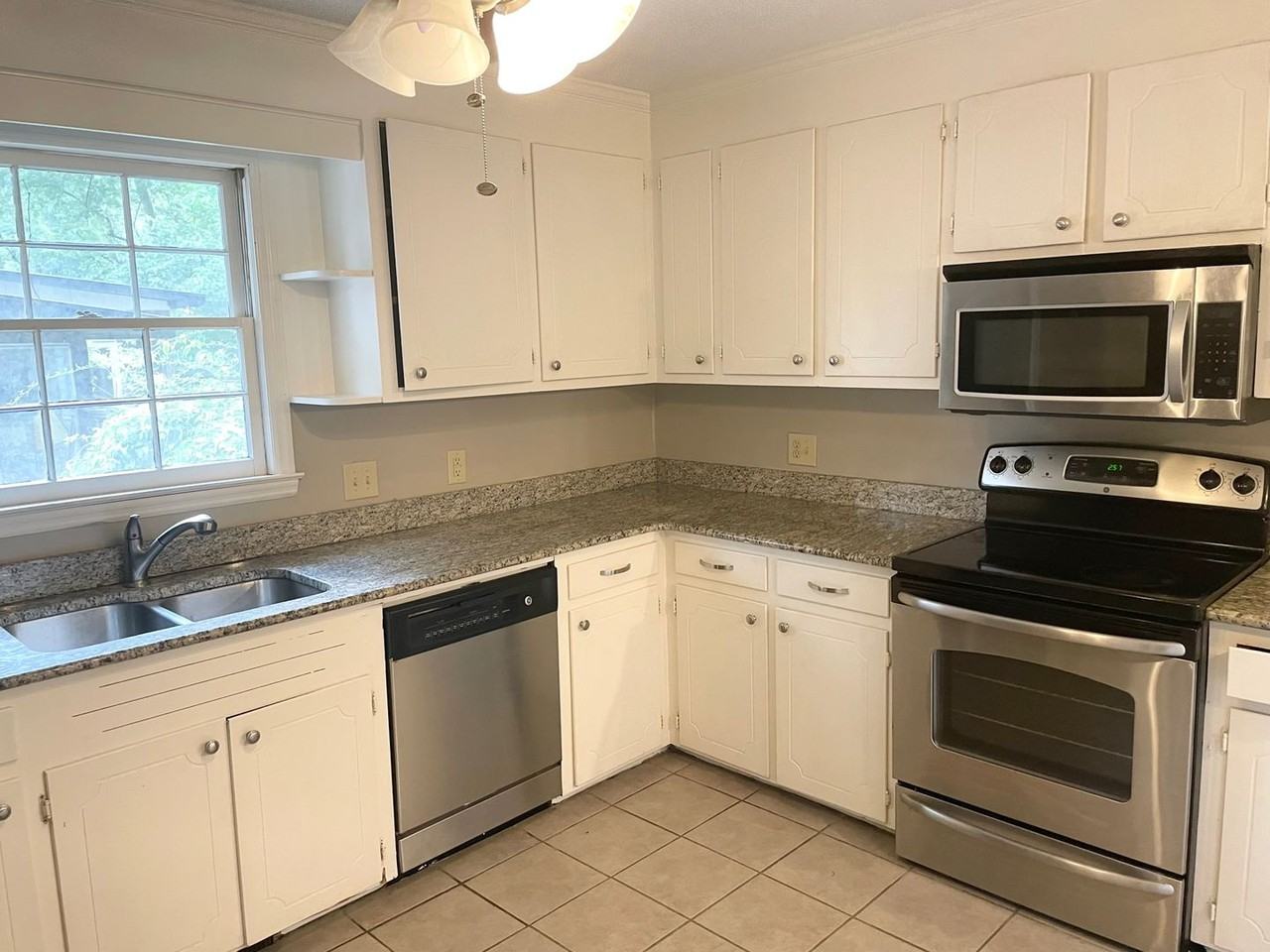 1327 Sunnyside Dr - Photo 7 of 15