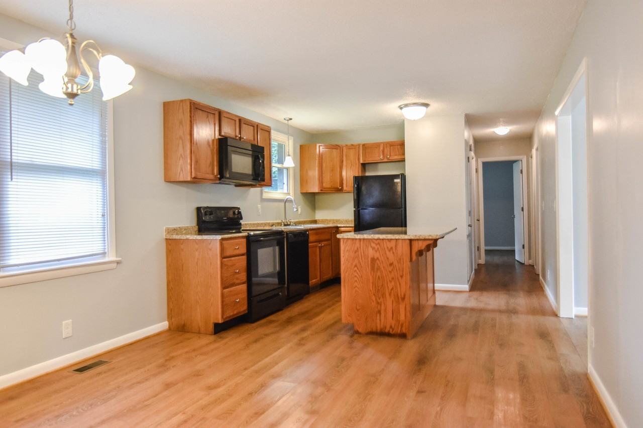 814 Lutz Ln - Photo 5 of 14