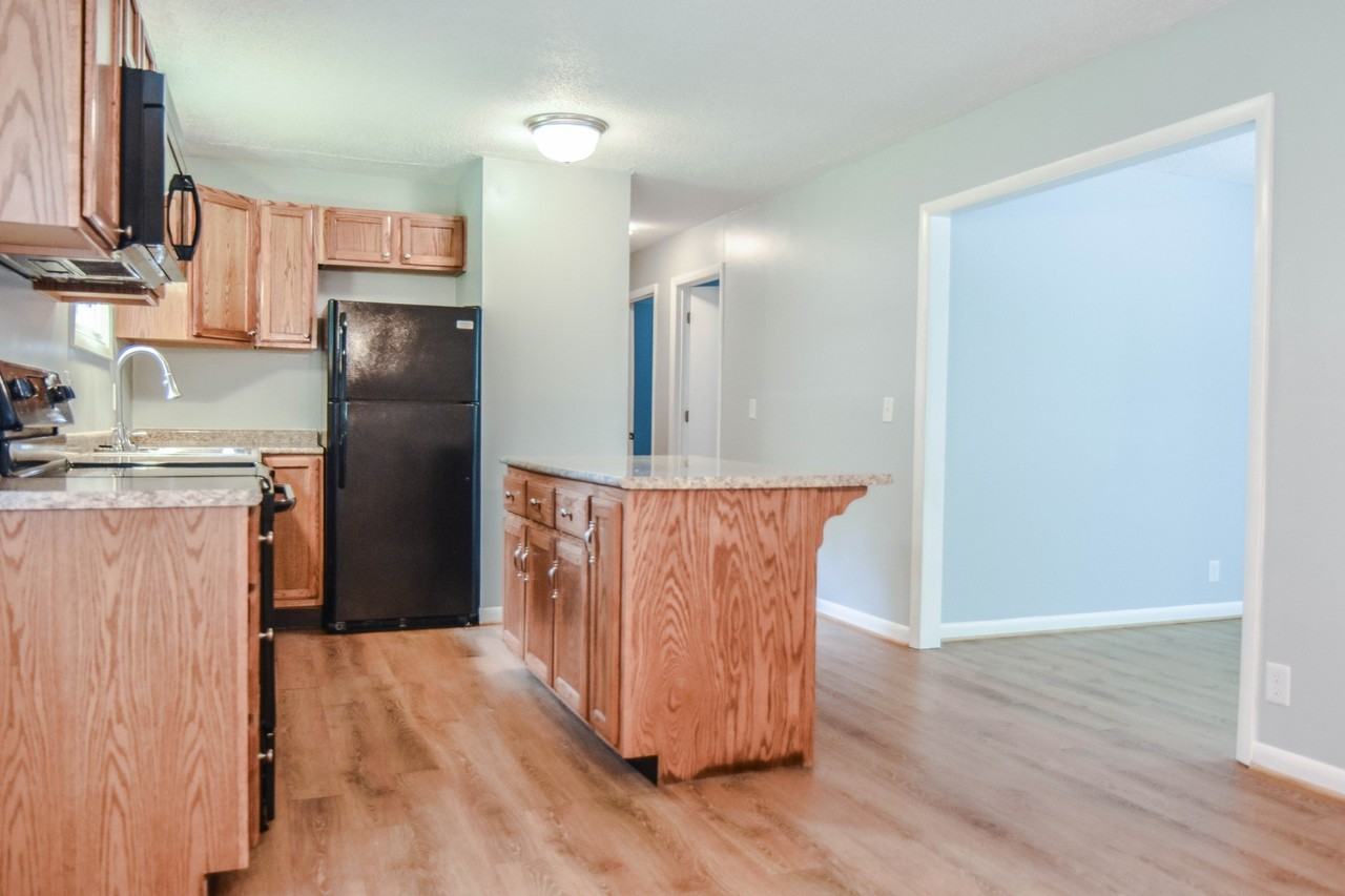 814 Lutz Ln - Photo 6 of 14