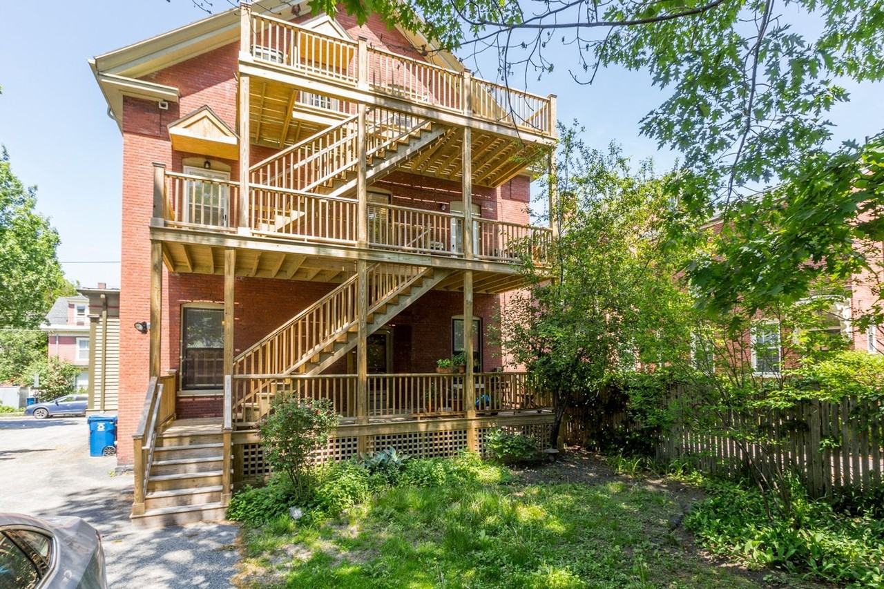 270 Brackett St - Photo 6 of 33