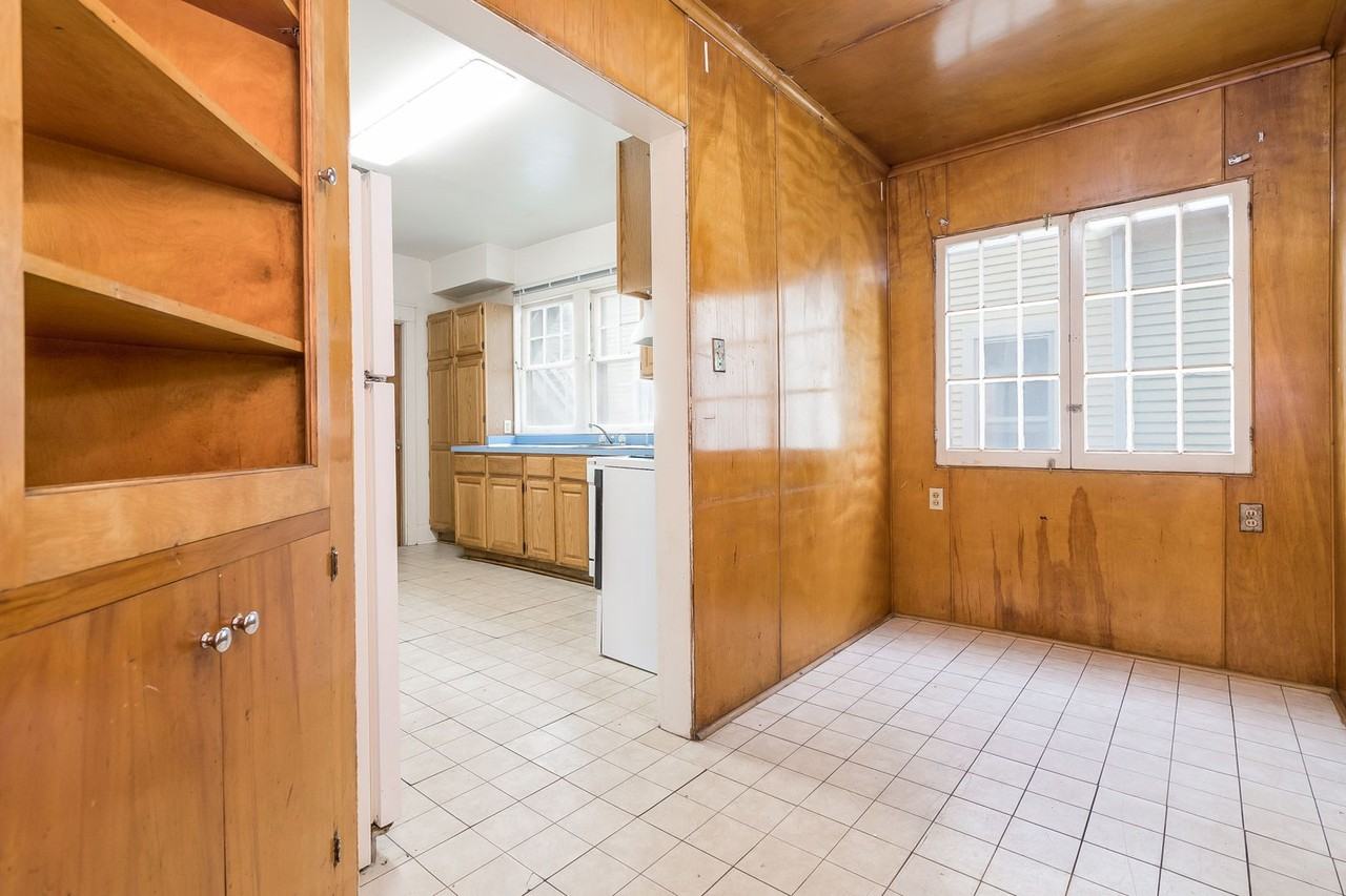 1301 Washtenaw Ave - Photo 2 of 19
