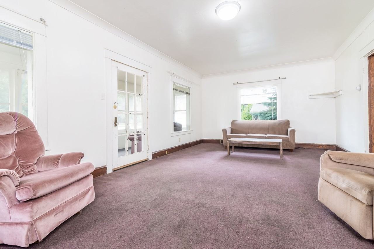 1301 Washtenaw Ave - Photo 5 of 19