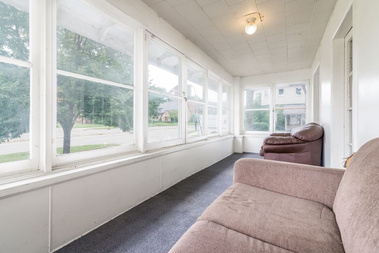 1301 Washtenaw Ave - Photo 6 of 19