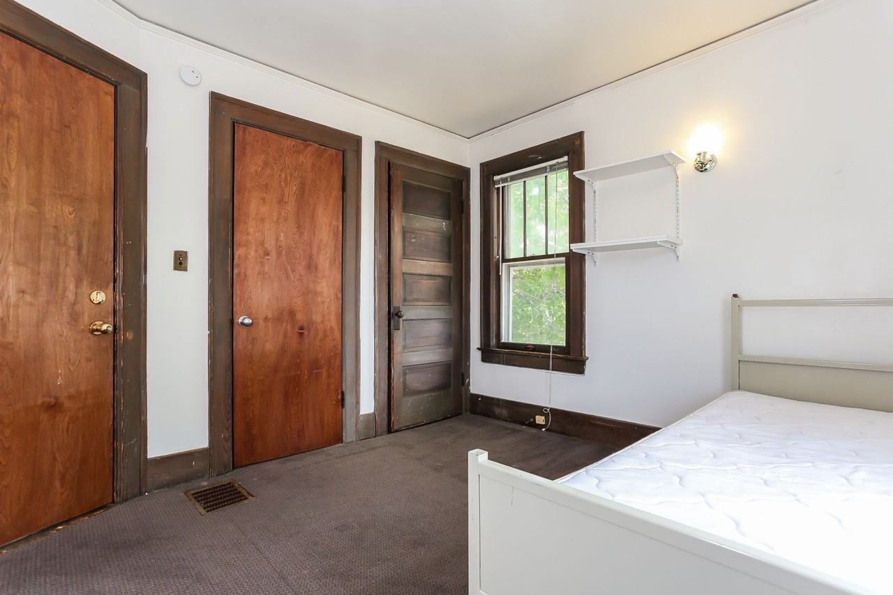 1315 Washtenaw Ave - Photo 5 of 27