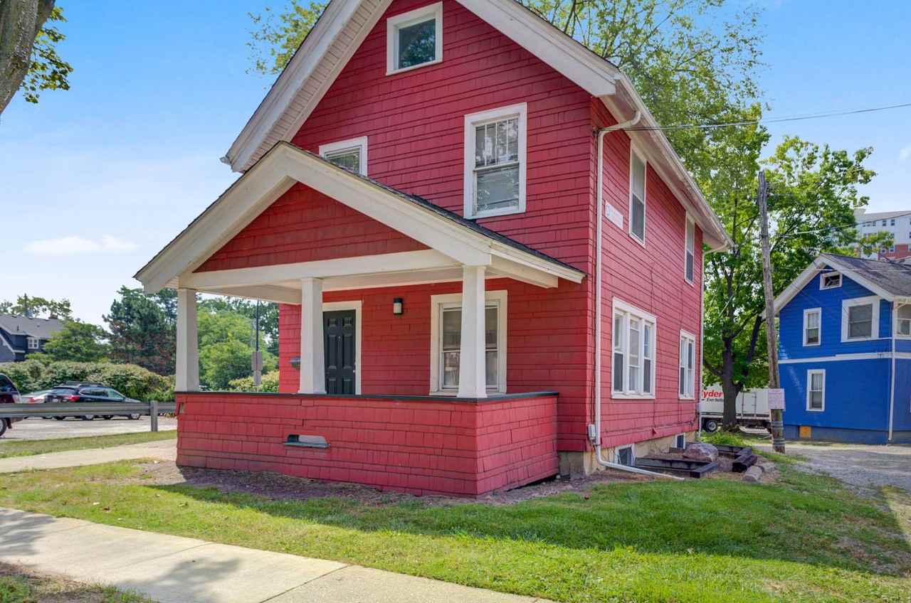 1318 Wilmot St - Photo 2 of 20