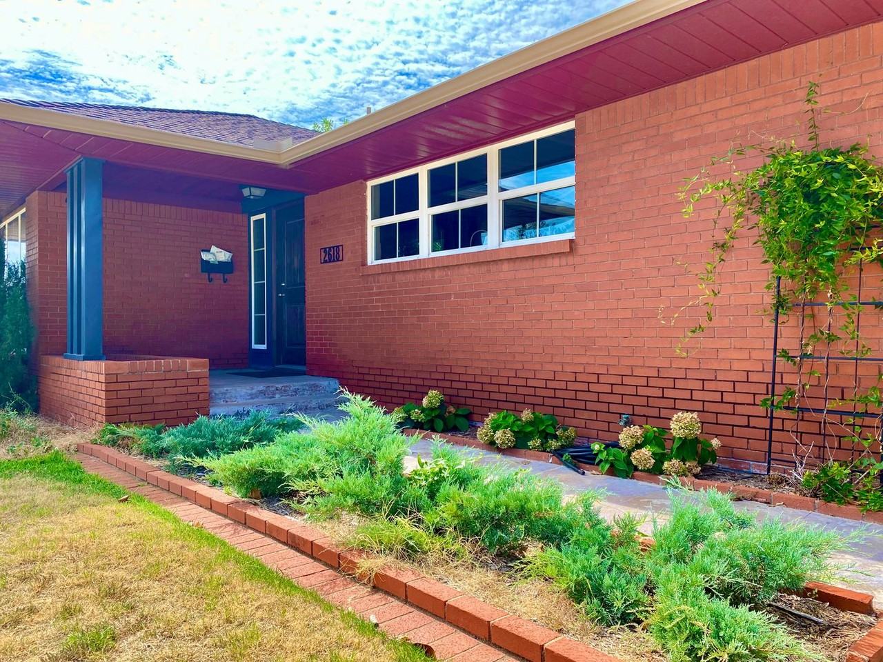2618 Nw 66th St - Photo 3 of 24
