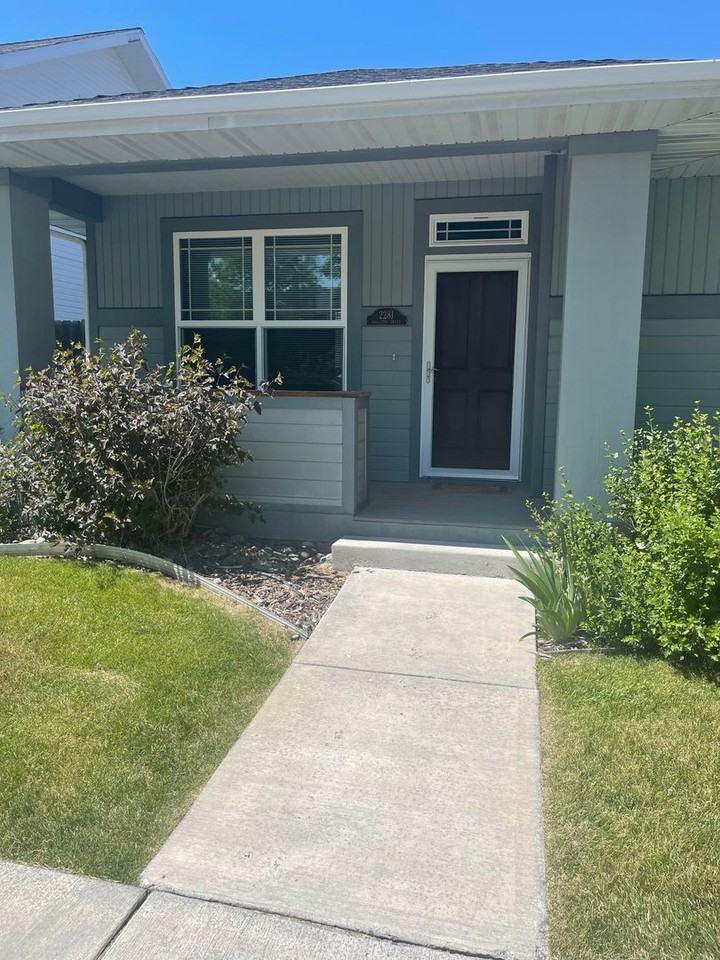 2281 Gallatin Green Blvd - Photo 2 of 12