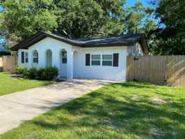 featured image of 206 Woodland Cir