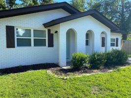 featured image of 206 Woodland Cir