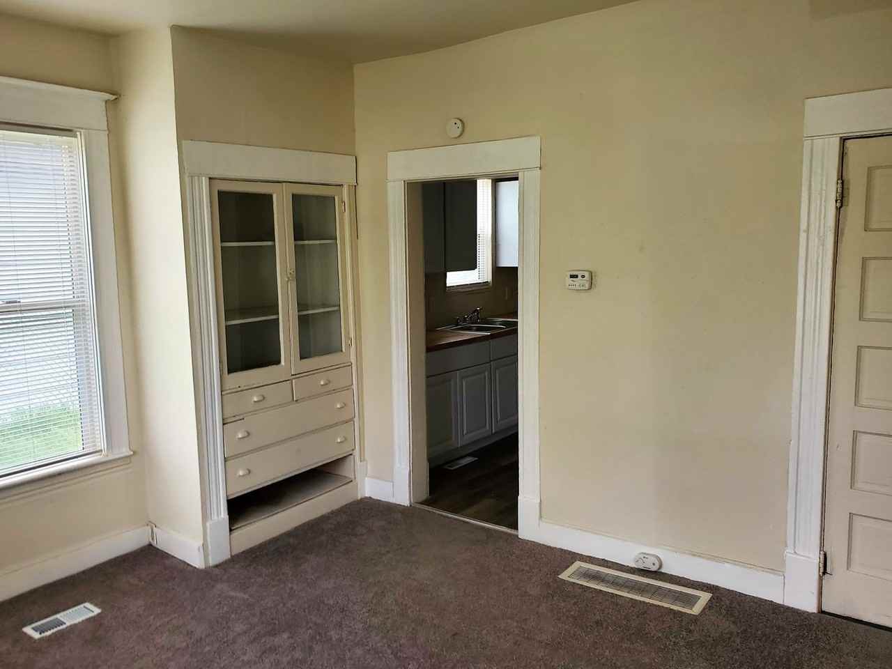 627 W Spofford Ave - Photo 3 of 16