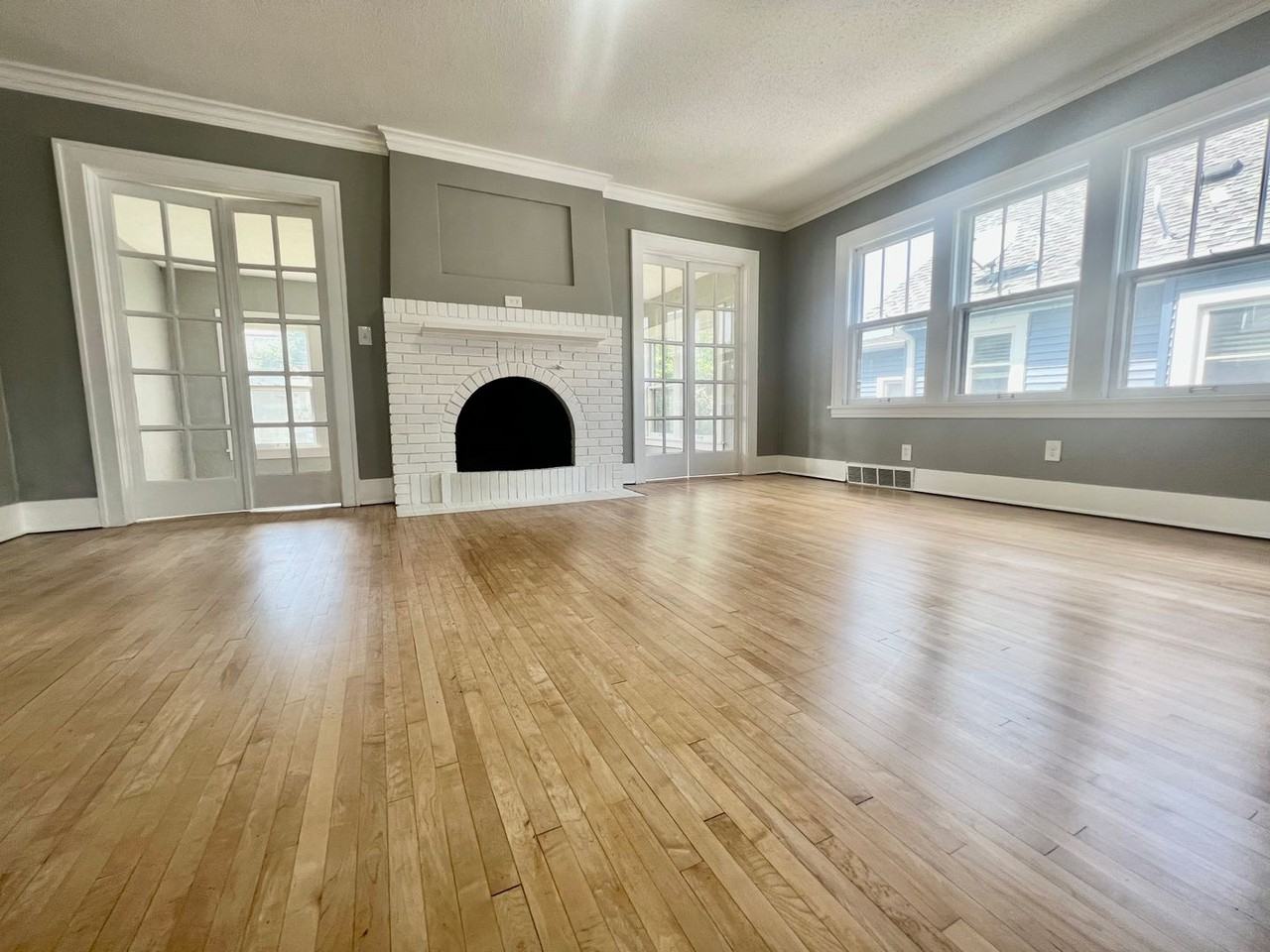 2619 Penn Ave N - Photo 2 of 12