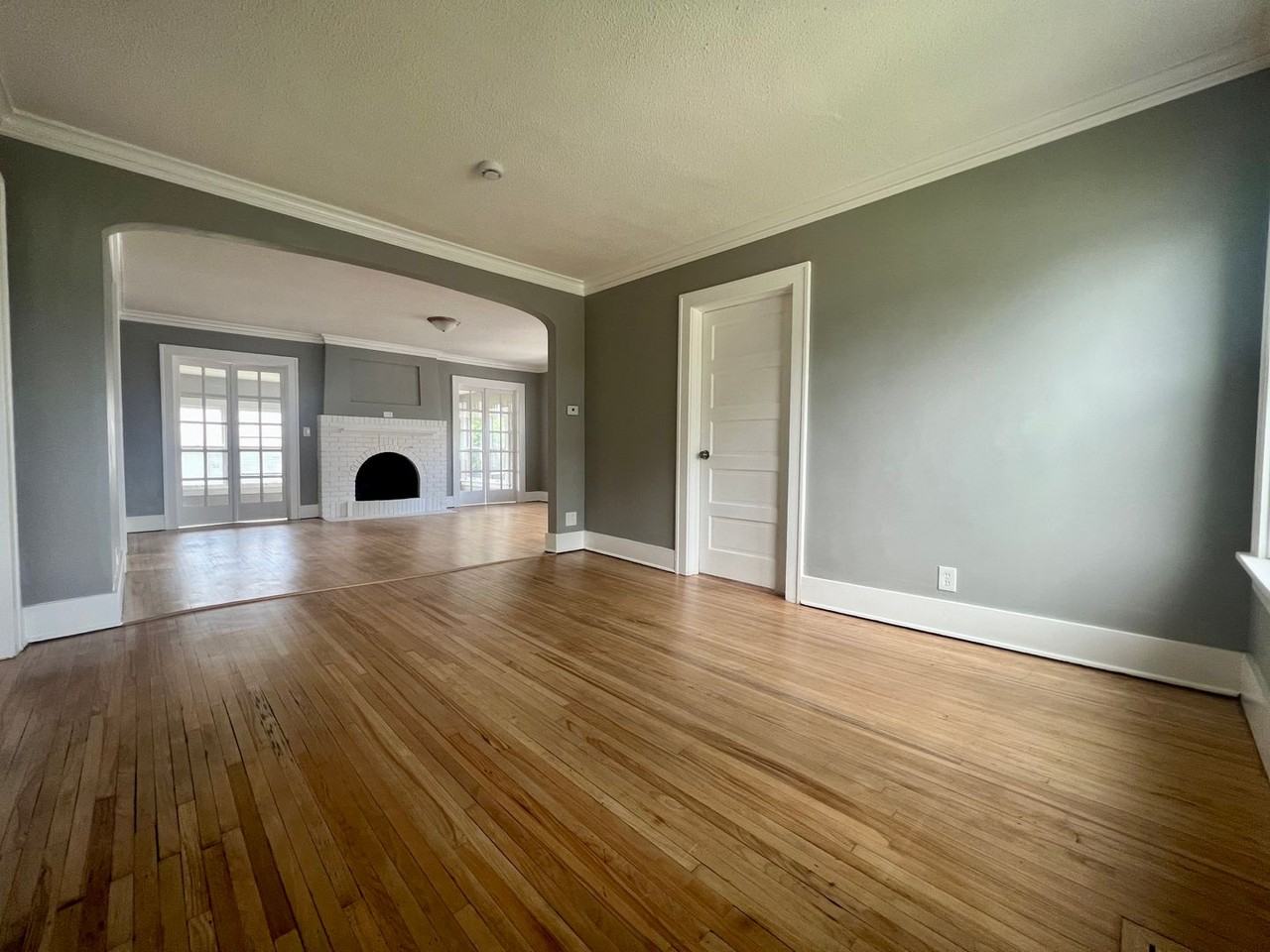 2619 Penn Ave N - Photo 3 of 12