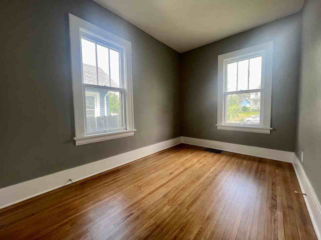 2619 Penn Ave N - Photo 6 of 12