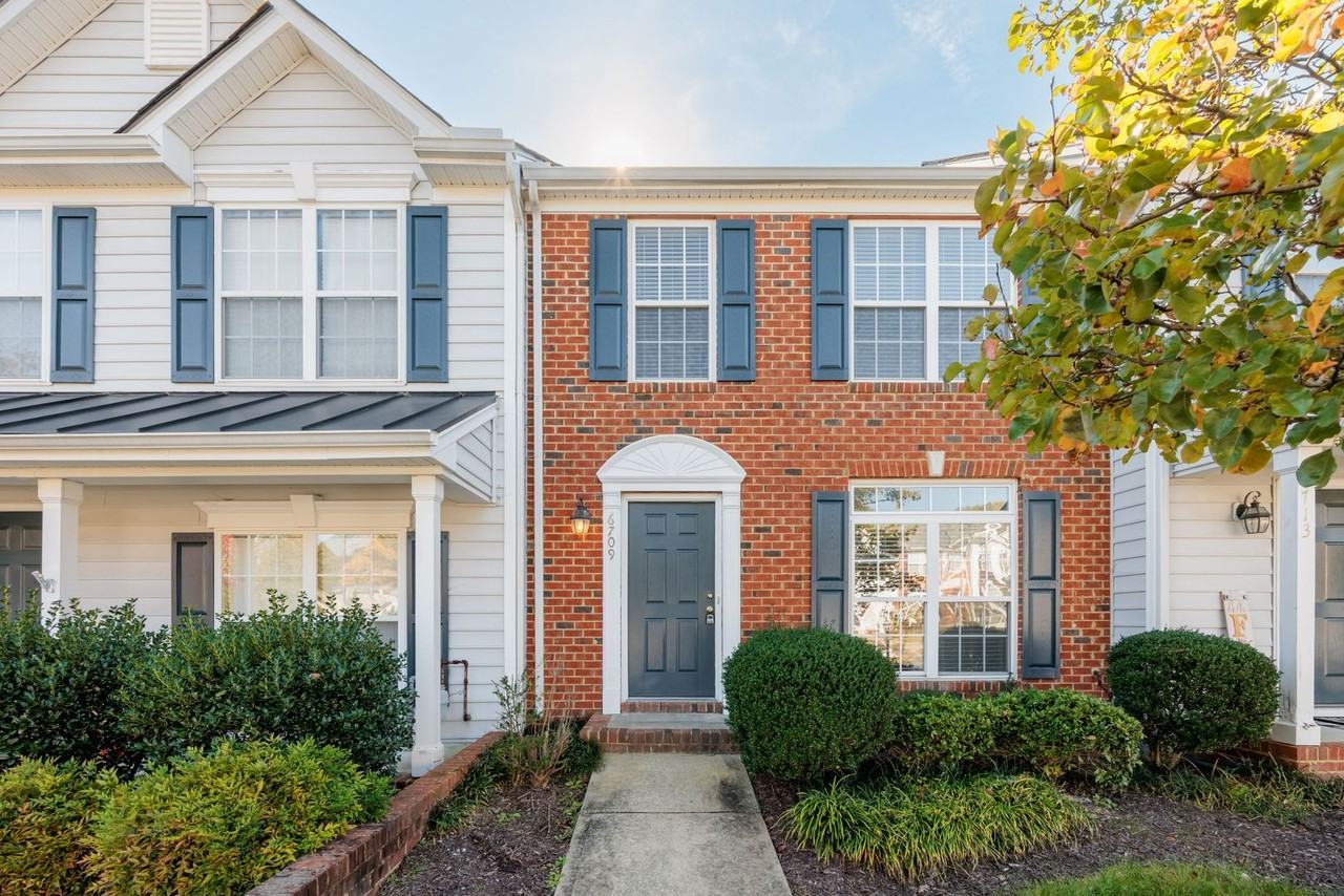 6709 N Grand Brook Cir - Photo 3 of 43