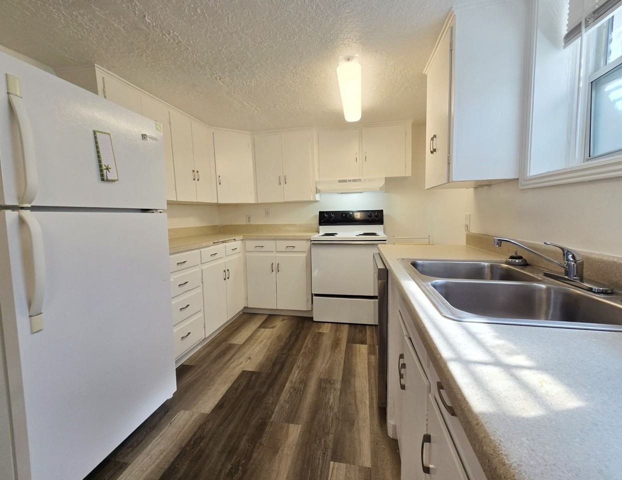 347 1/2 E Center St - Photo 7 of 21