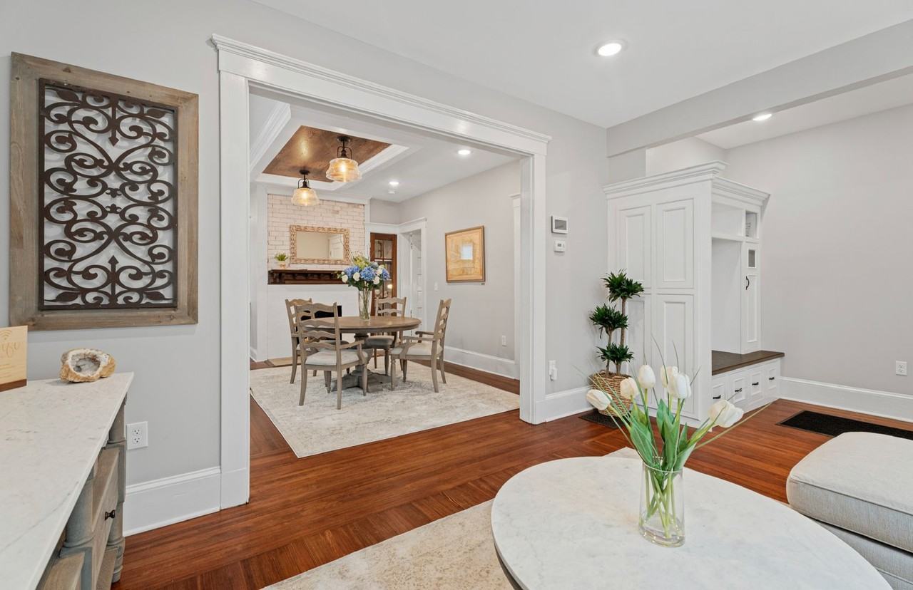 20 Hobart St - Photo 2 of 33