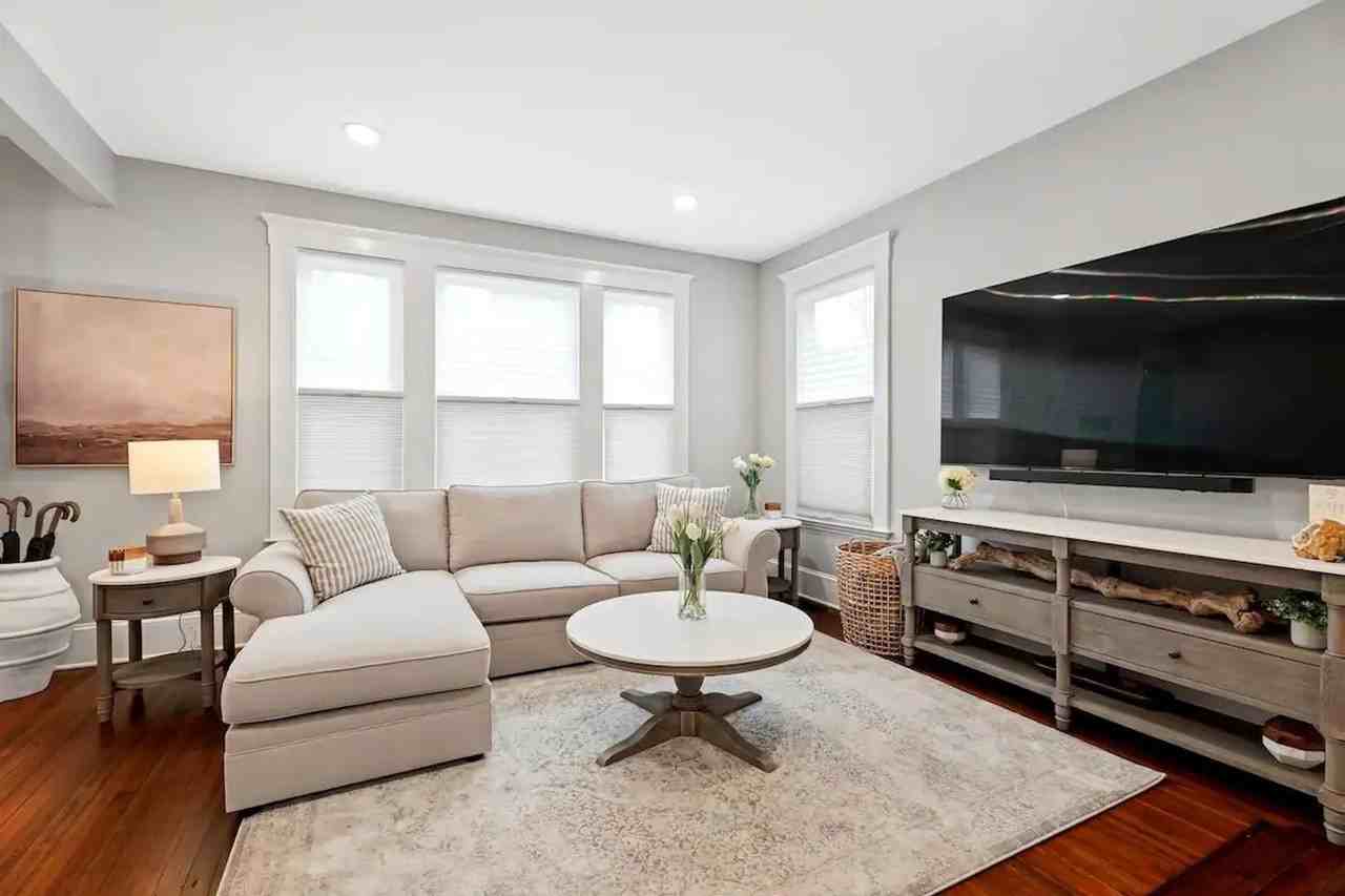 20 Hobart St - Photo 3 of 33