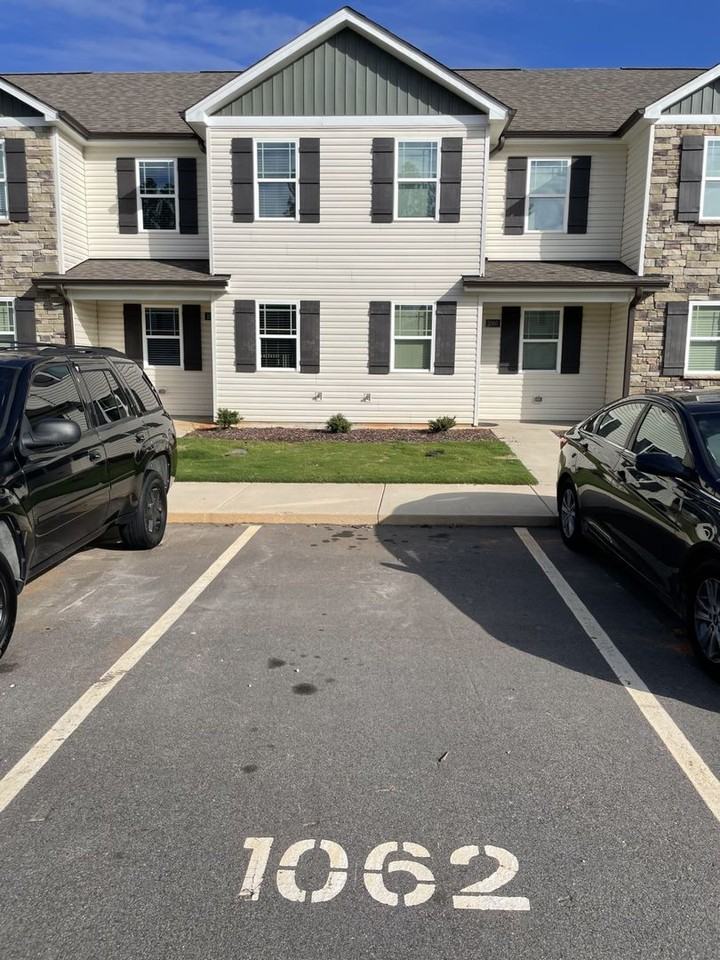 1062 Peony Ln - Photo 2 of 19