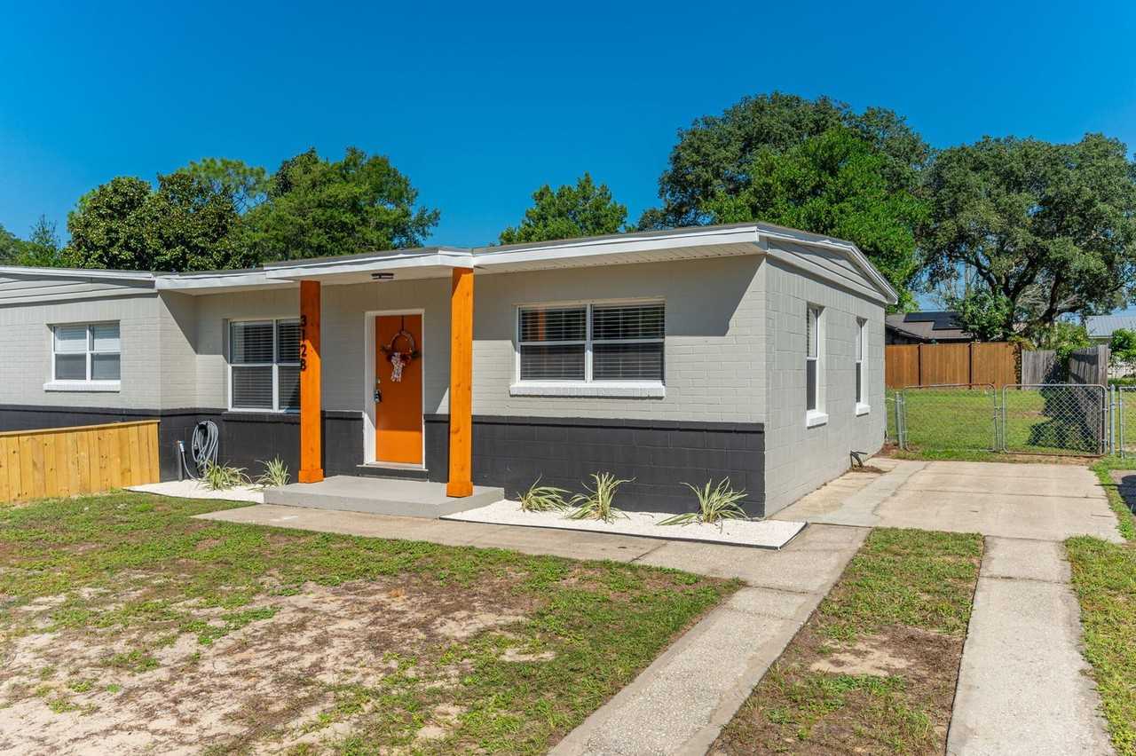 312 Washington Ave Apt B - Photo 2 of 22