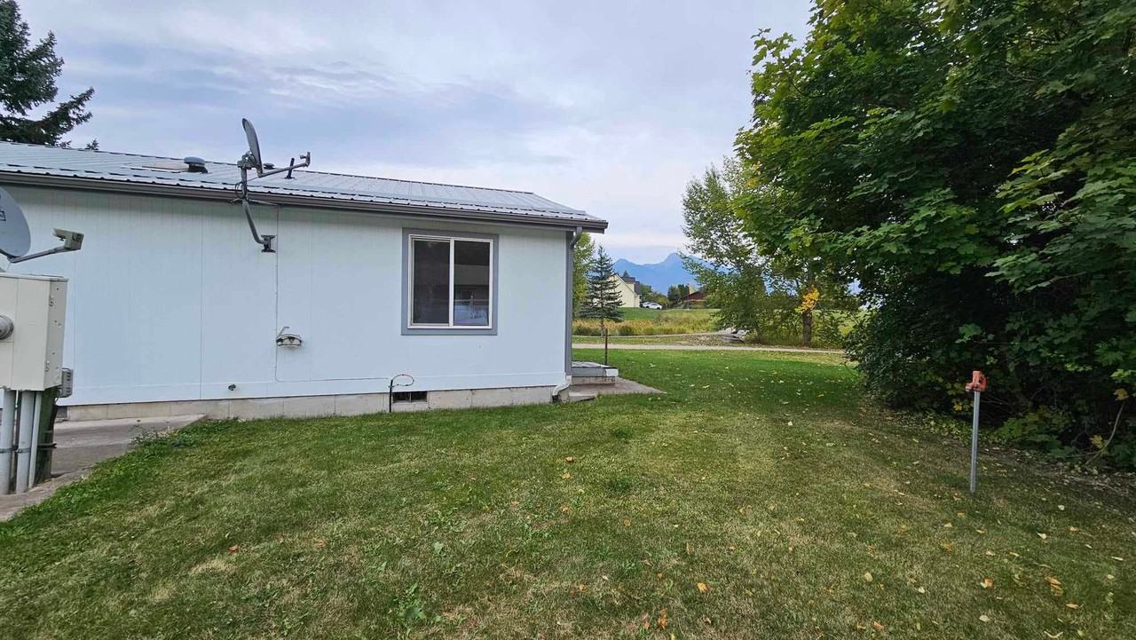 611 4th Ave Sw - Photo 3 of 24