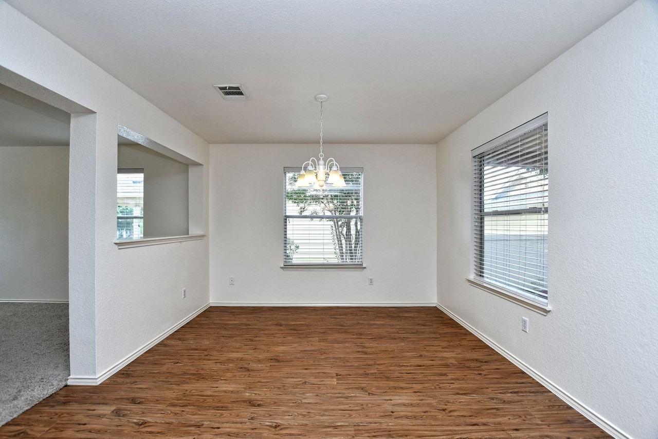 1815 Lost Maples Loop - Photo 4 of 28