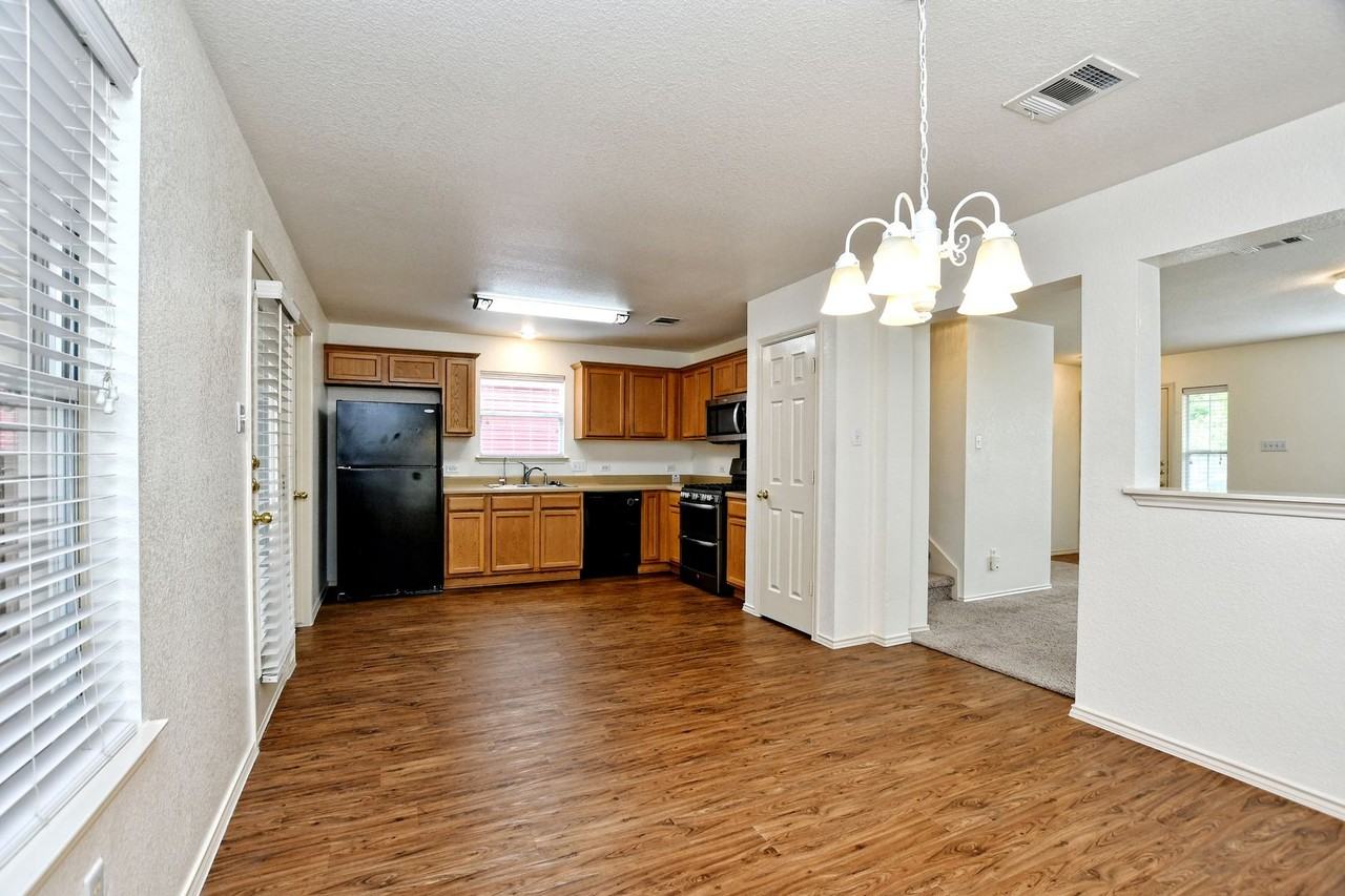 1815 Lost Maples Loop - Photo 5 of 28