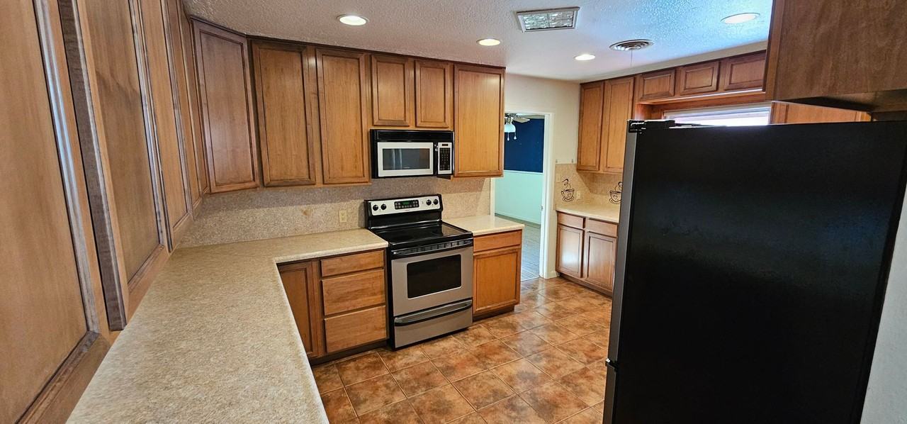 1320 S Main Ave - Photo 6 of 23