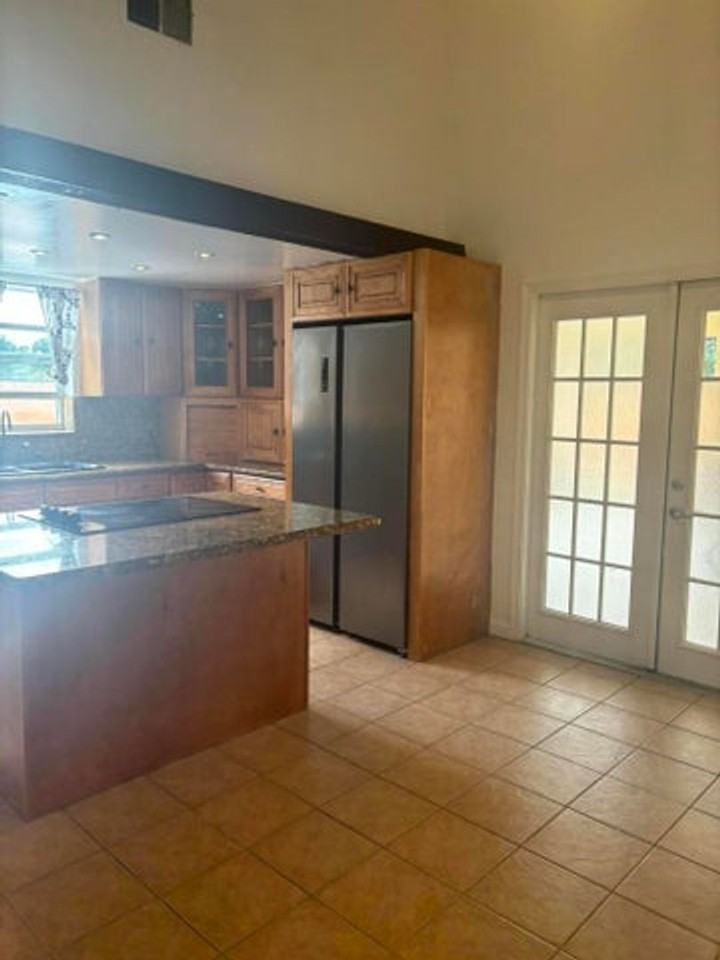 650 Toxaway Dr - Photo 2 of 16