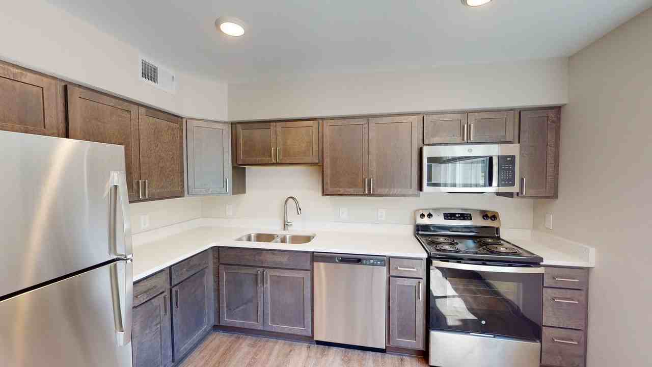 208 S. Hyland - Photo 2 of 8