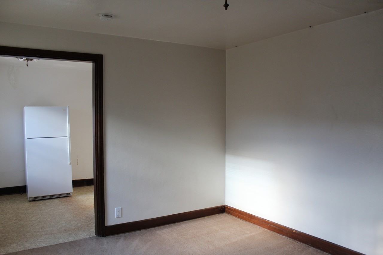 524 N Eldorado Ave - Photo 3 of 10