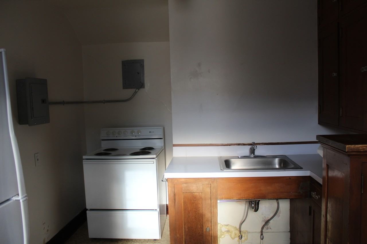 524 N Eldorado Ave - Photo 5 of 10