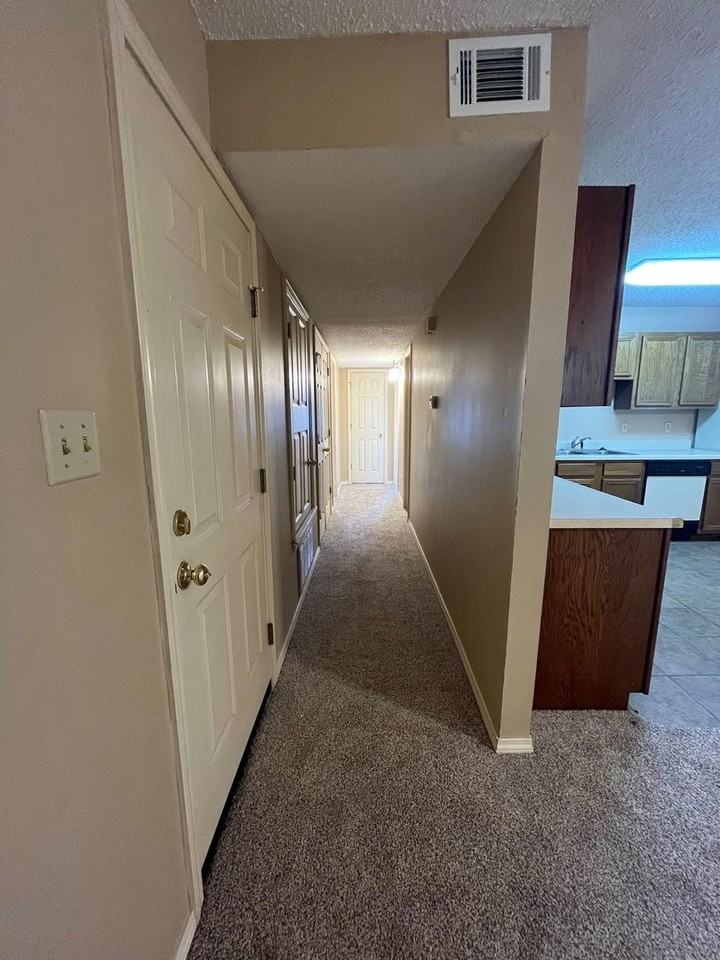 3326 N Detroit Ave - Photo 3 of 10