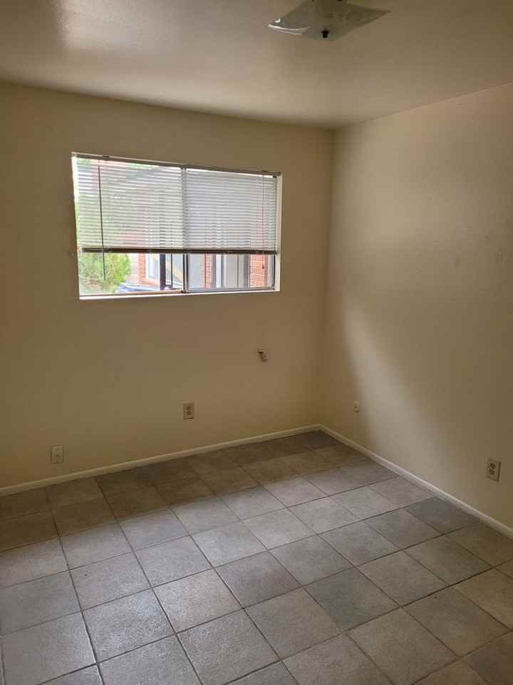 513 Kentucky St SE - Photo 6 of 27