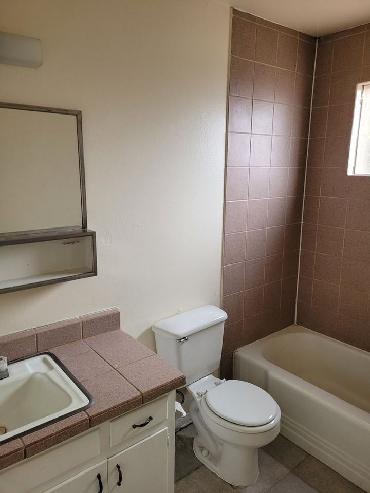 513 Kentucky St SE - Photo 7 of 27