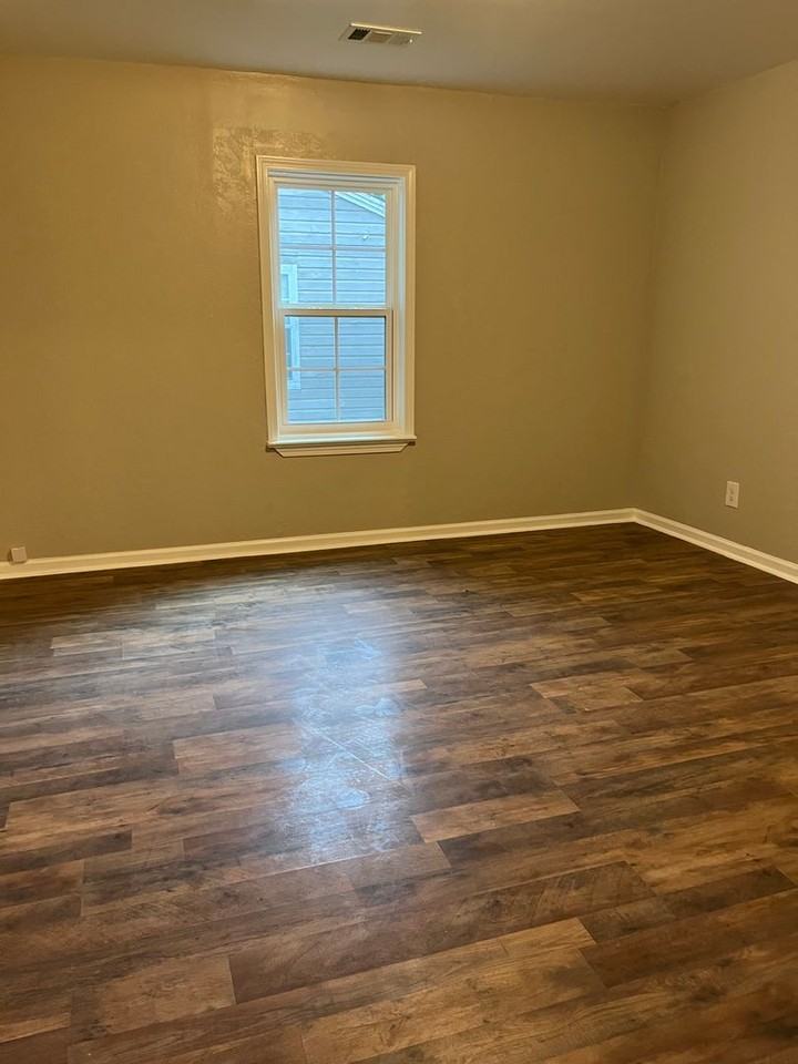 1216 Haltom St - Photo 5 of 11