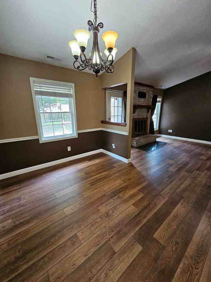 218 Foxwood Ct - Photo 5 of 17