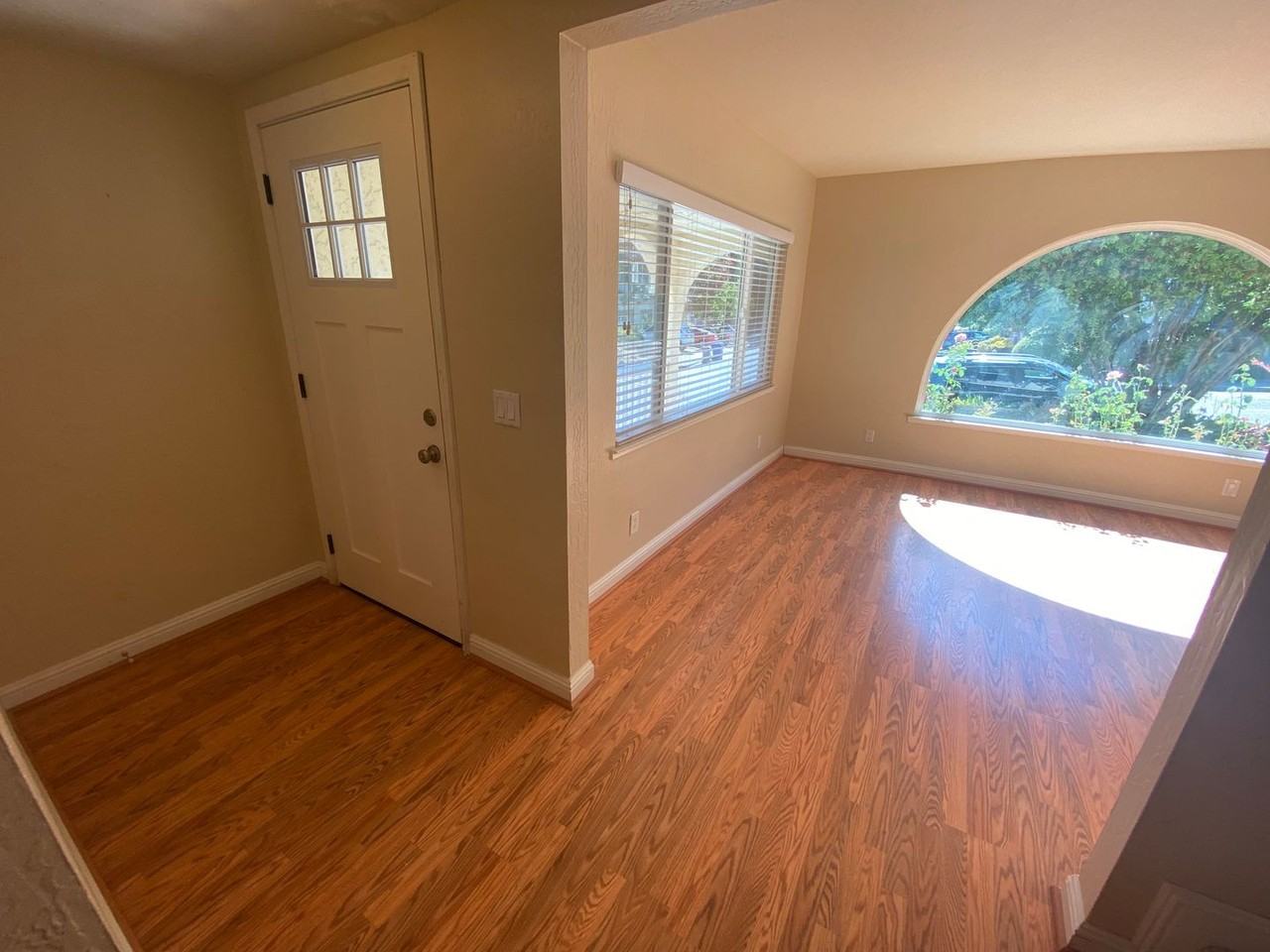 32/34 Cathy Lane - Photo 3 of 25