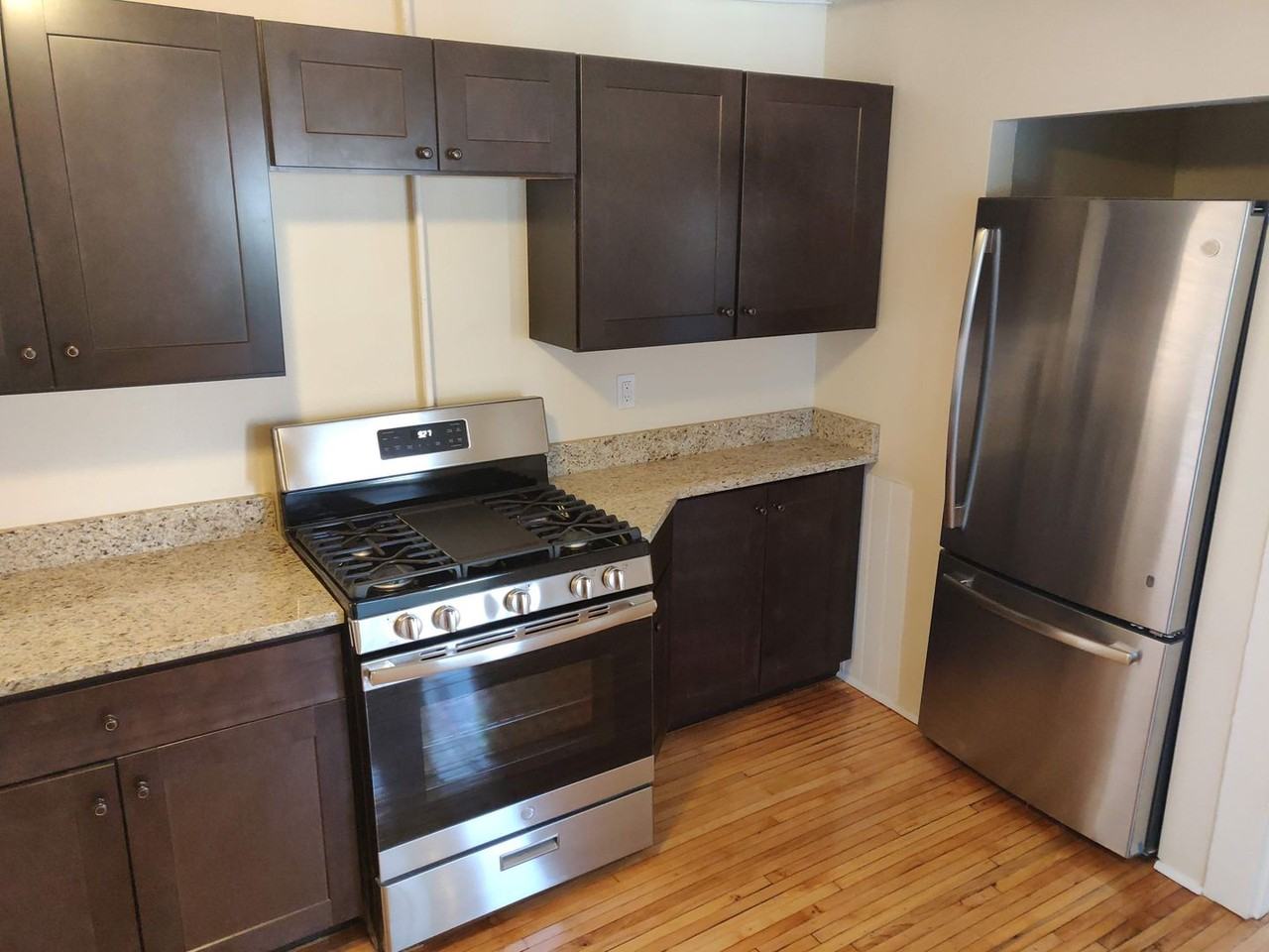 49 Market St - Photo 3 of 36