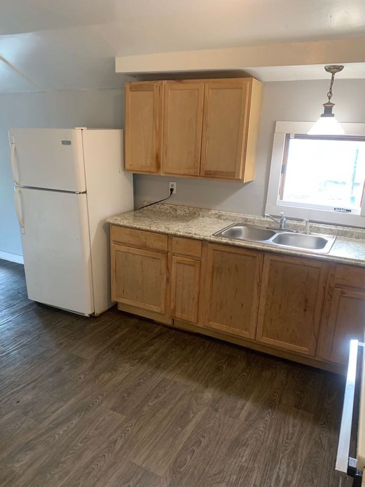 710 Kewaunee St. (Duplex) - Photo 2 of 9