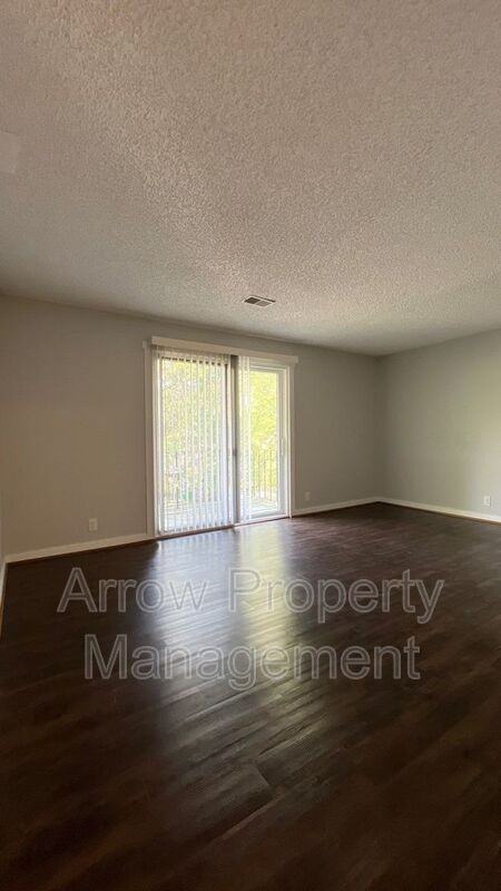 320 Lincoln St #6 - Photo 4 of 13