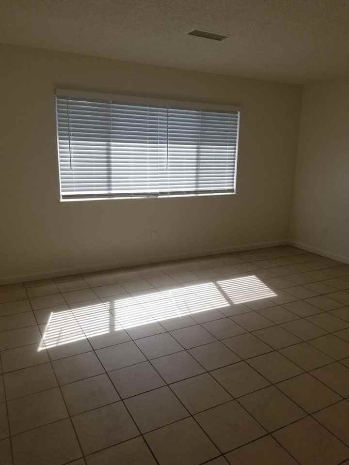 1808 W Rumble Rd - Photo 3 of 12