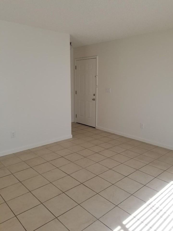 1808 W Rumble Rd - Photo 4 of 12