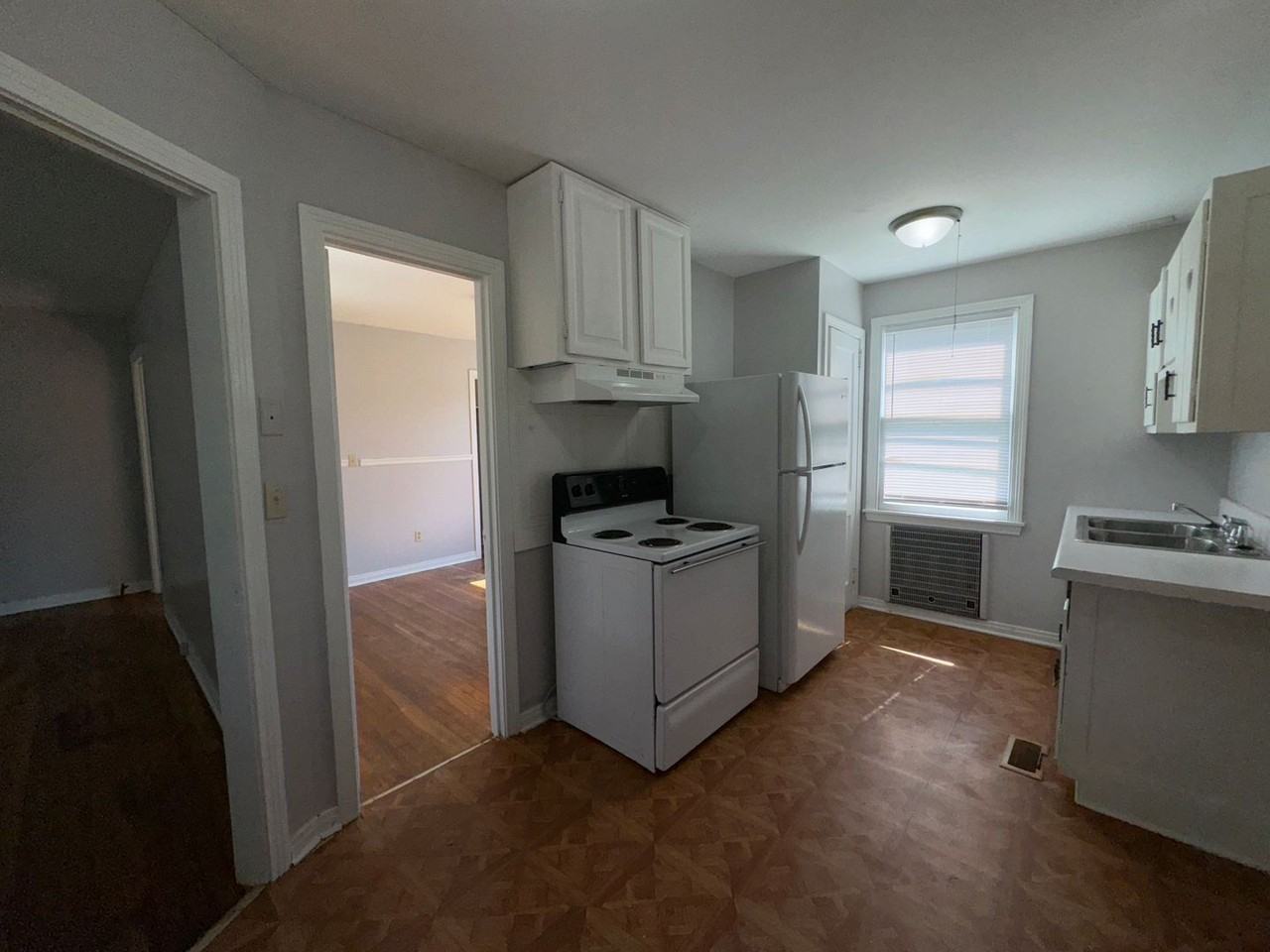 55 Alan St - Photo 3 of 10