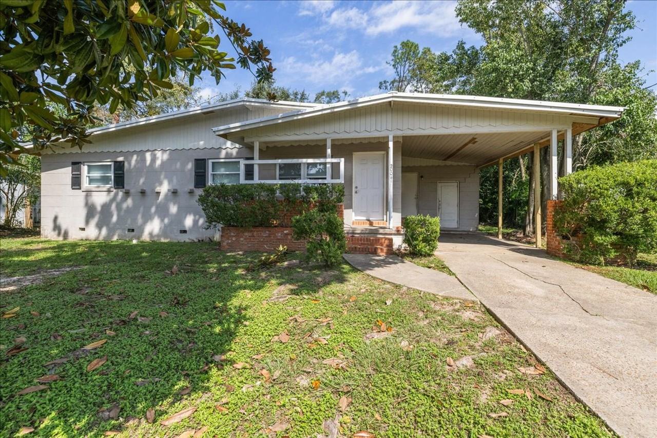 2004 Crabapple Dr