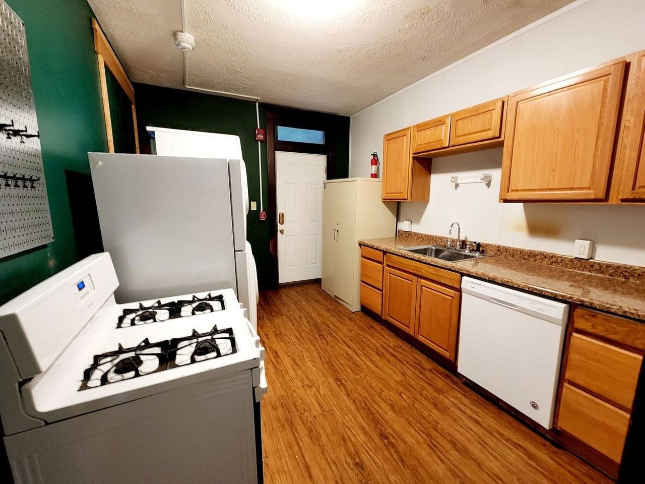 400 Fife Avenue - Photo 6 of 22