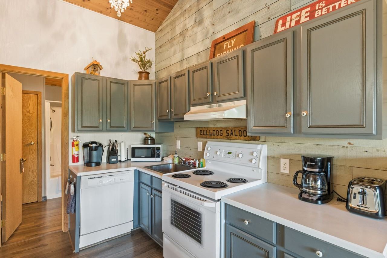 300 Bay Point Dr - Photo 7 of 24