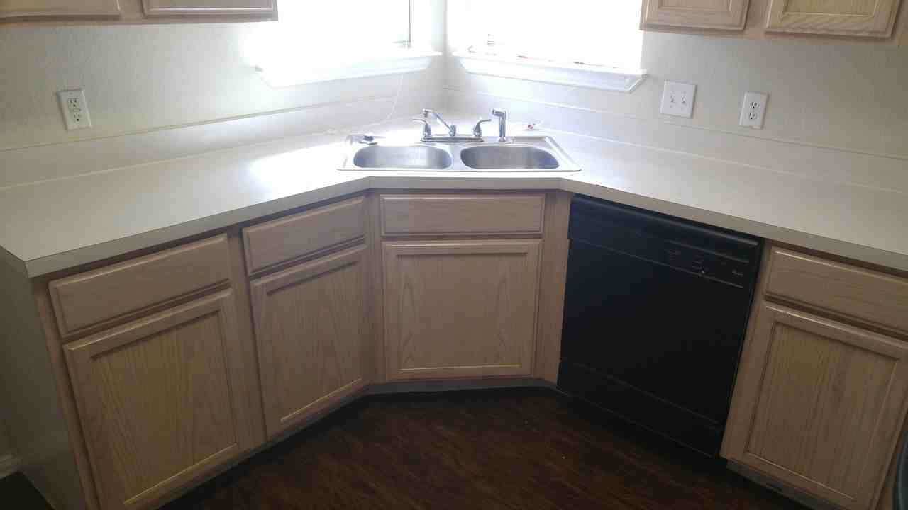 721 Oak Park Dr - Photo 2 of 9