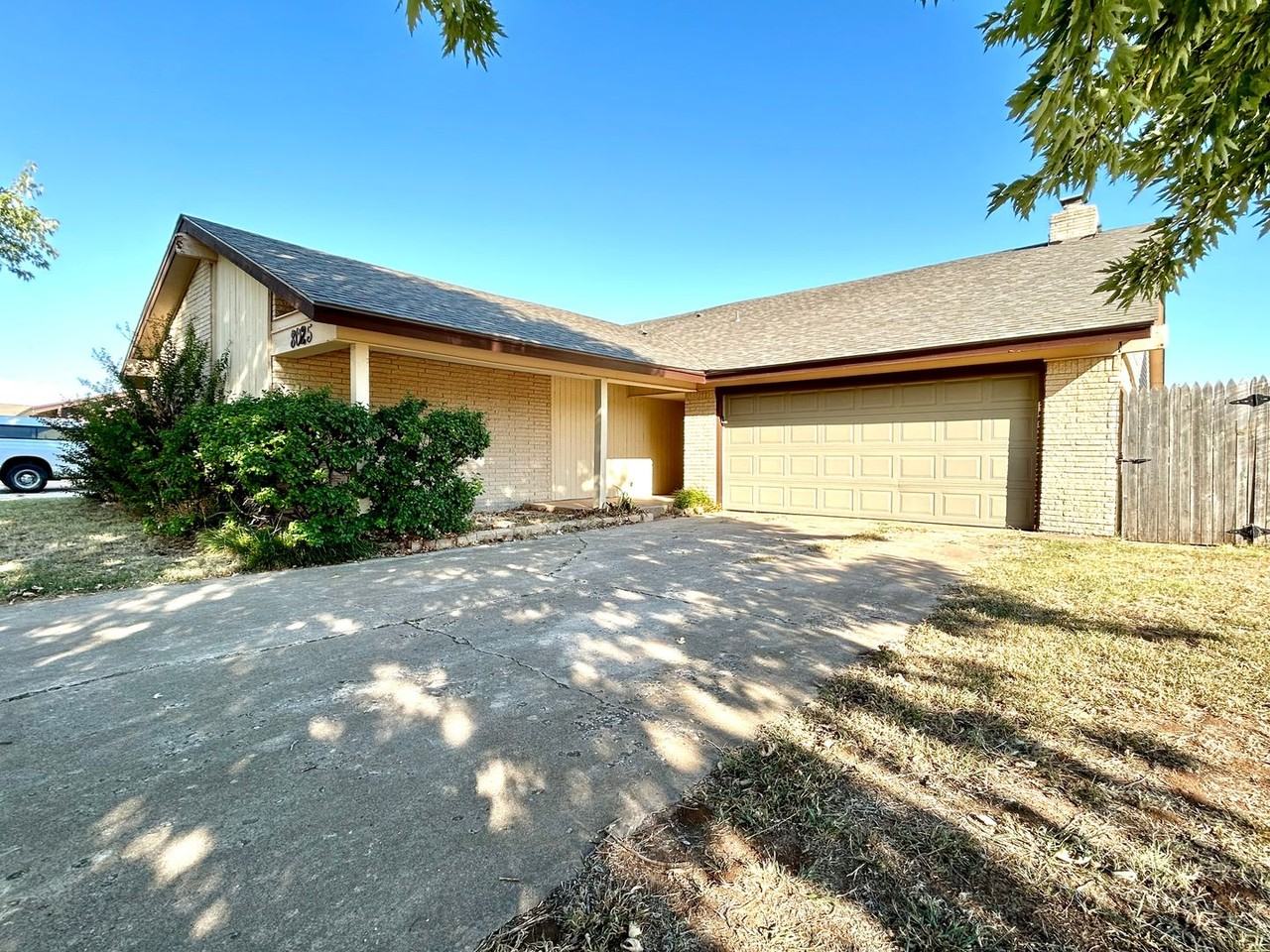 8025 Nw 104th St - Photo 2 of 38